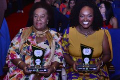 Cristina-Almeida-recebe-Premio-Internacional-COP30-como-reconhecimento-a-luta-pela-limpeza-do-Rio-Oiapoque-1
